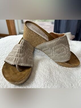 Donald J. Pliner GESS Taupe Wedge Women’s Slide Sandals with Cork Heel size 8.5